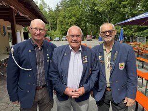 Vorstände Nr. 1 und 2 mit Ehrenvorstand
